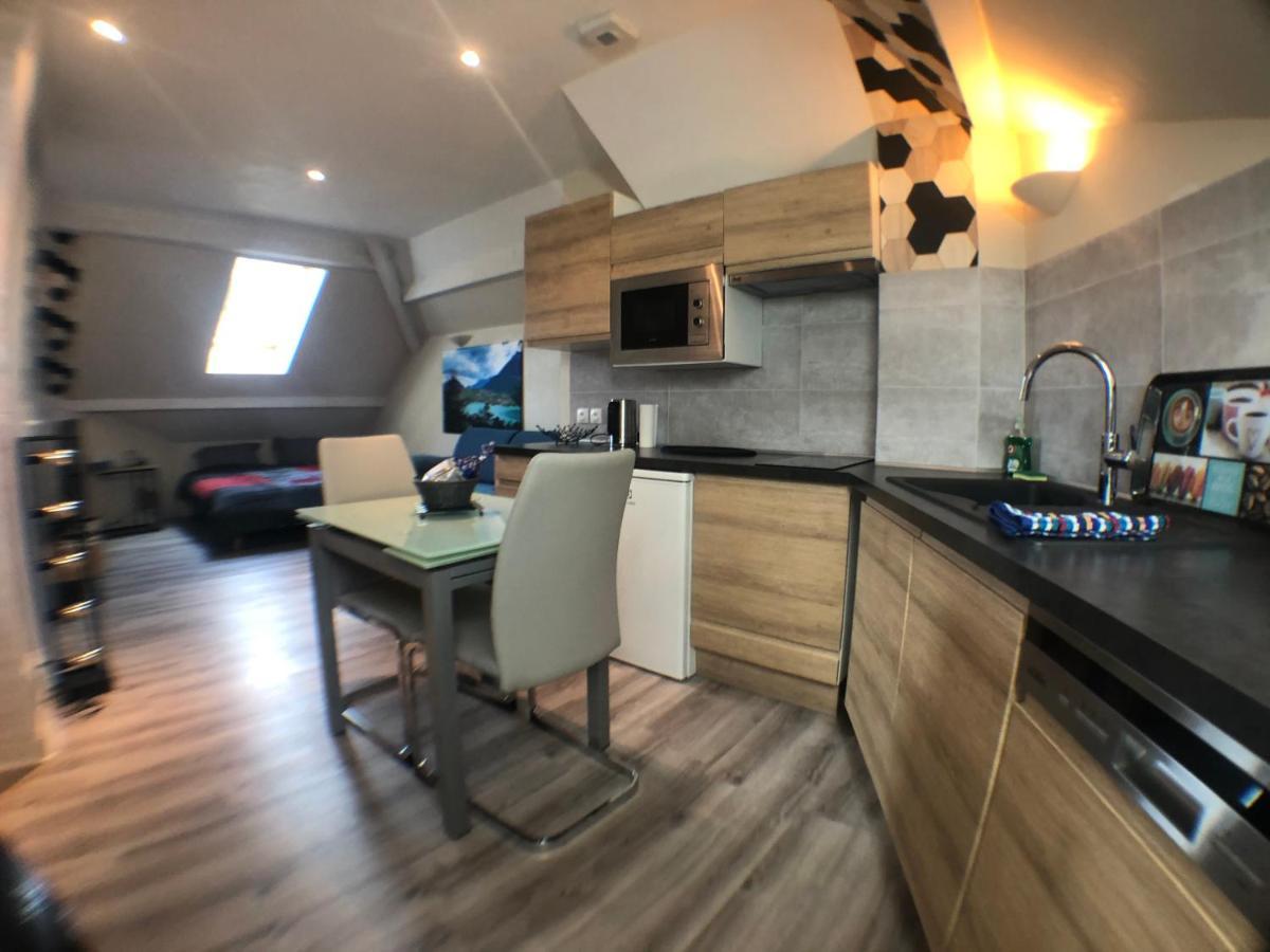 Au Bord Du Lac D'Annecy, Logement Type Loft, Dans Residence Avec Plage Et Ponton Privee Duingt Exterior photo